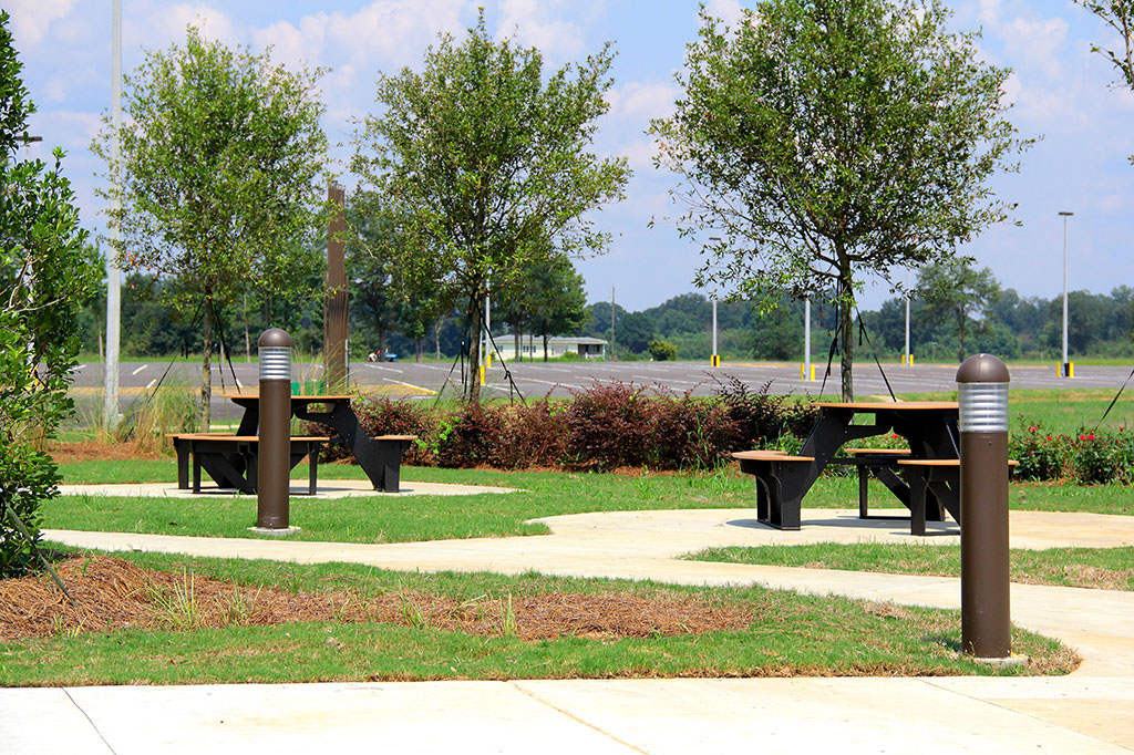Picture of the ouside picnic area truck stop